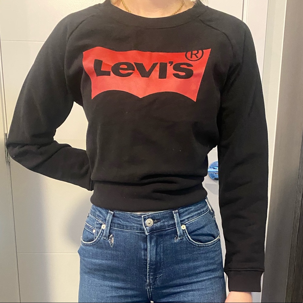 Black Levi’s long sleeve
